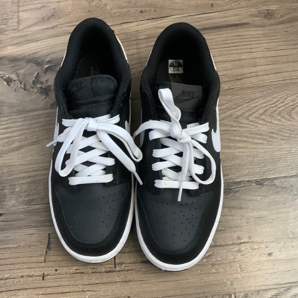 Black white Nike low top dunks boys youth size 7